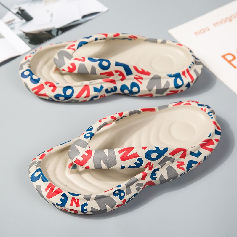 Flip-flopok Férfi Kültéri Papucsok Nyári Divat Személyiségátvivő Szandálok Strandcipők